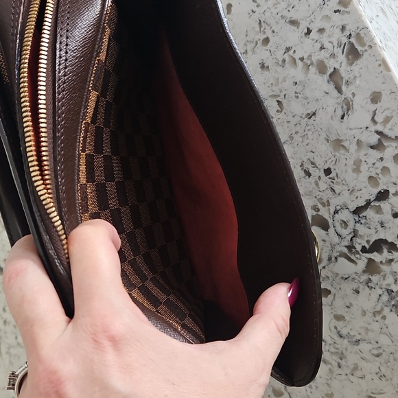 Louis Vuitton TRIANA Damier Ebene in EUC with Dust Bag - Picture 13 of 16